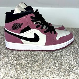 Magenta Jordan 1 Mids